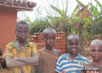 3. Nkima-Enfants sourient